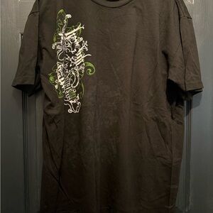 Point Zero Men’s Black and Green Graphic Tee. Size XL